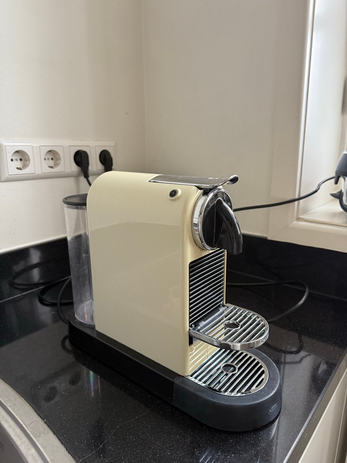 Foto 3 van Nespresso Citiz Koffiecupmachine - Crème