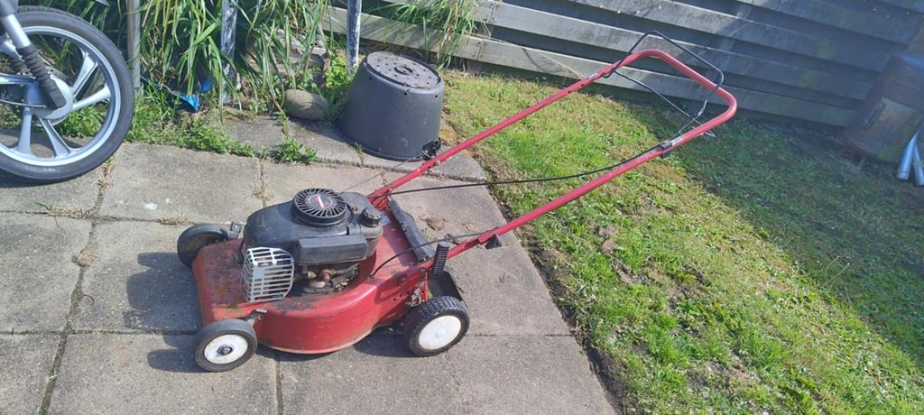 Defecte Benzine Grasmaaier - Voor onderdelen of reparatie, Tuin en Terras, Ophalen, Cirkelmaaier, Gebruikt, Tecumseh