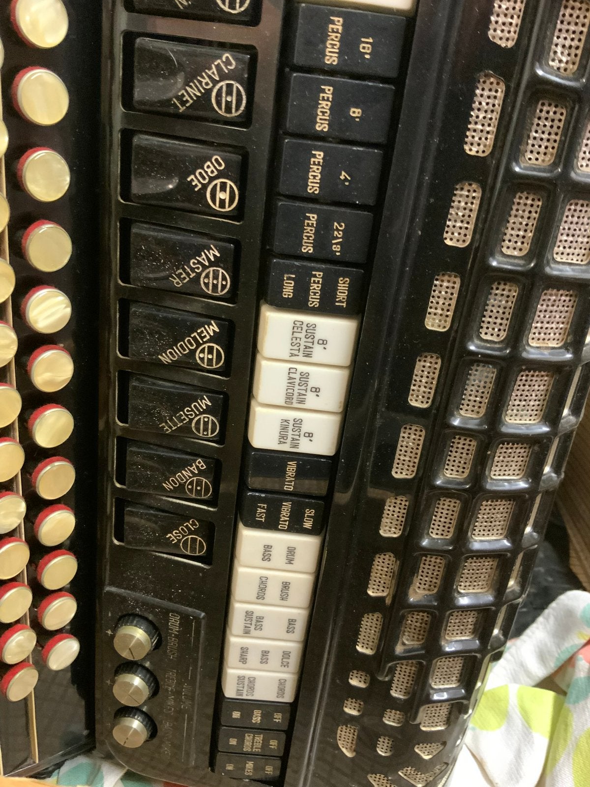 Aangeboden  : Accordeon magicvox, Gebruikt, Met koffer, Knopaccordeon, Ophalen