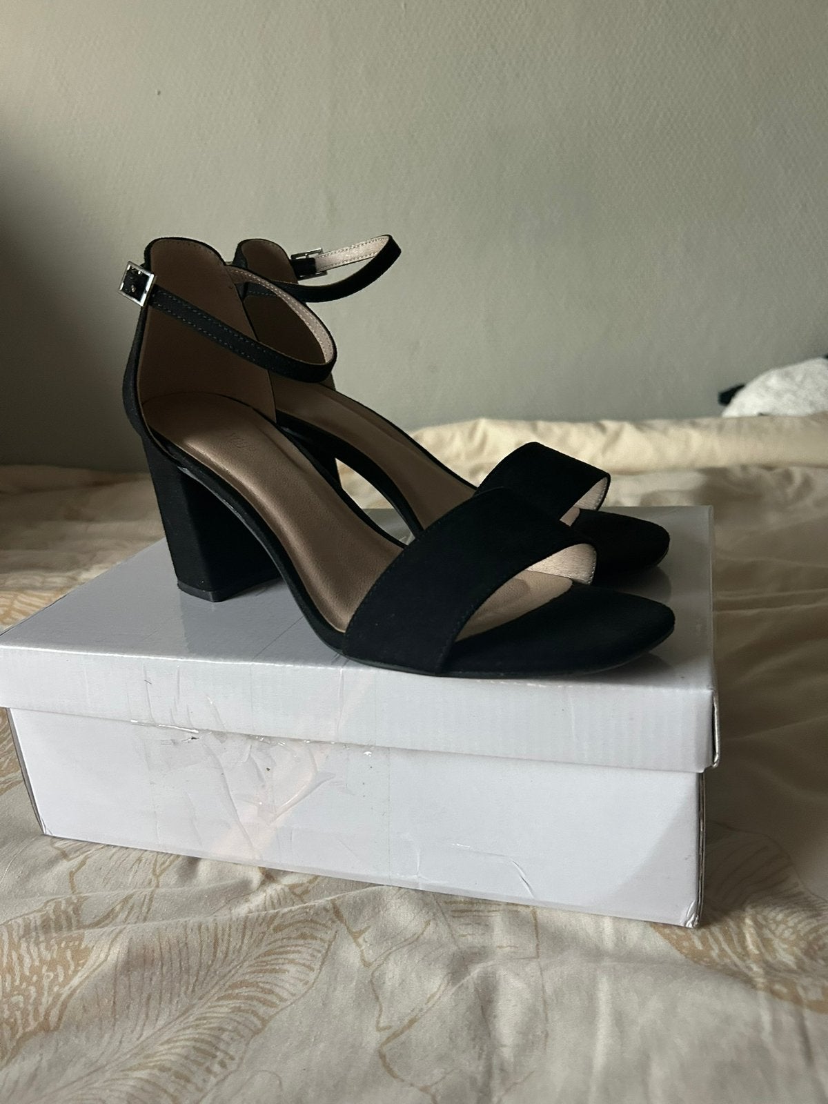 Leuke hakken, Schoenen met lage hakken, Zwart, Ophalen of Verzenden, Zo goed als nieuw