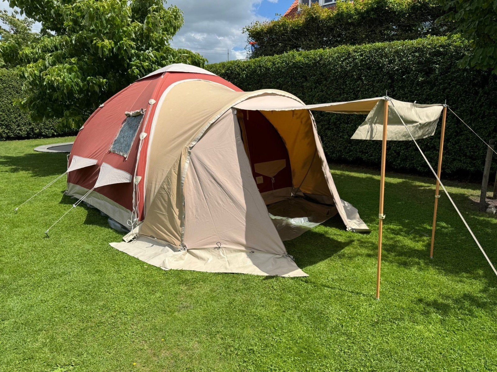 Mooie Karsten 2.80 oppomptent tent rood/beige met boogluifel, Caravans en Kamperen, Ophalen, Gebruikt, Tot en met 4