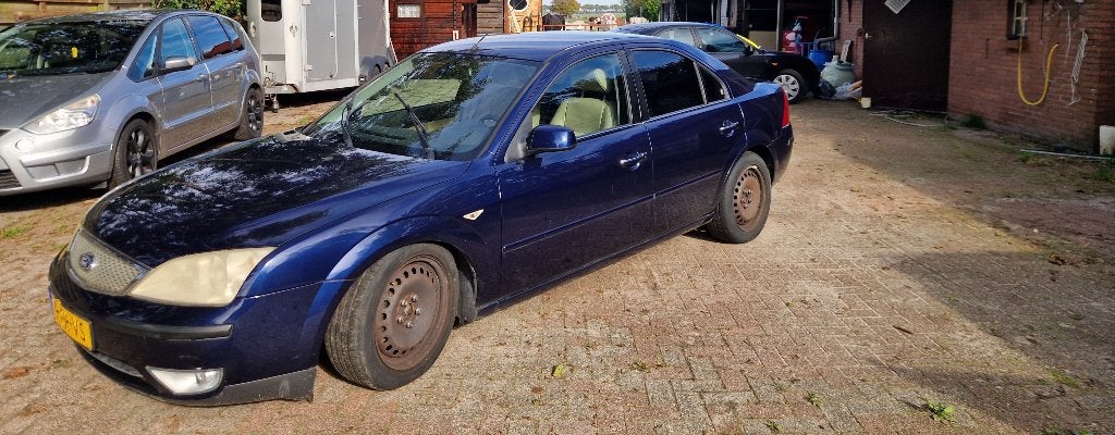 Ford Mondeo 2.0 Ghia schokdempers voor defect, APK verlopen, 1800 kg, Mondeo, Particulier, Te koop