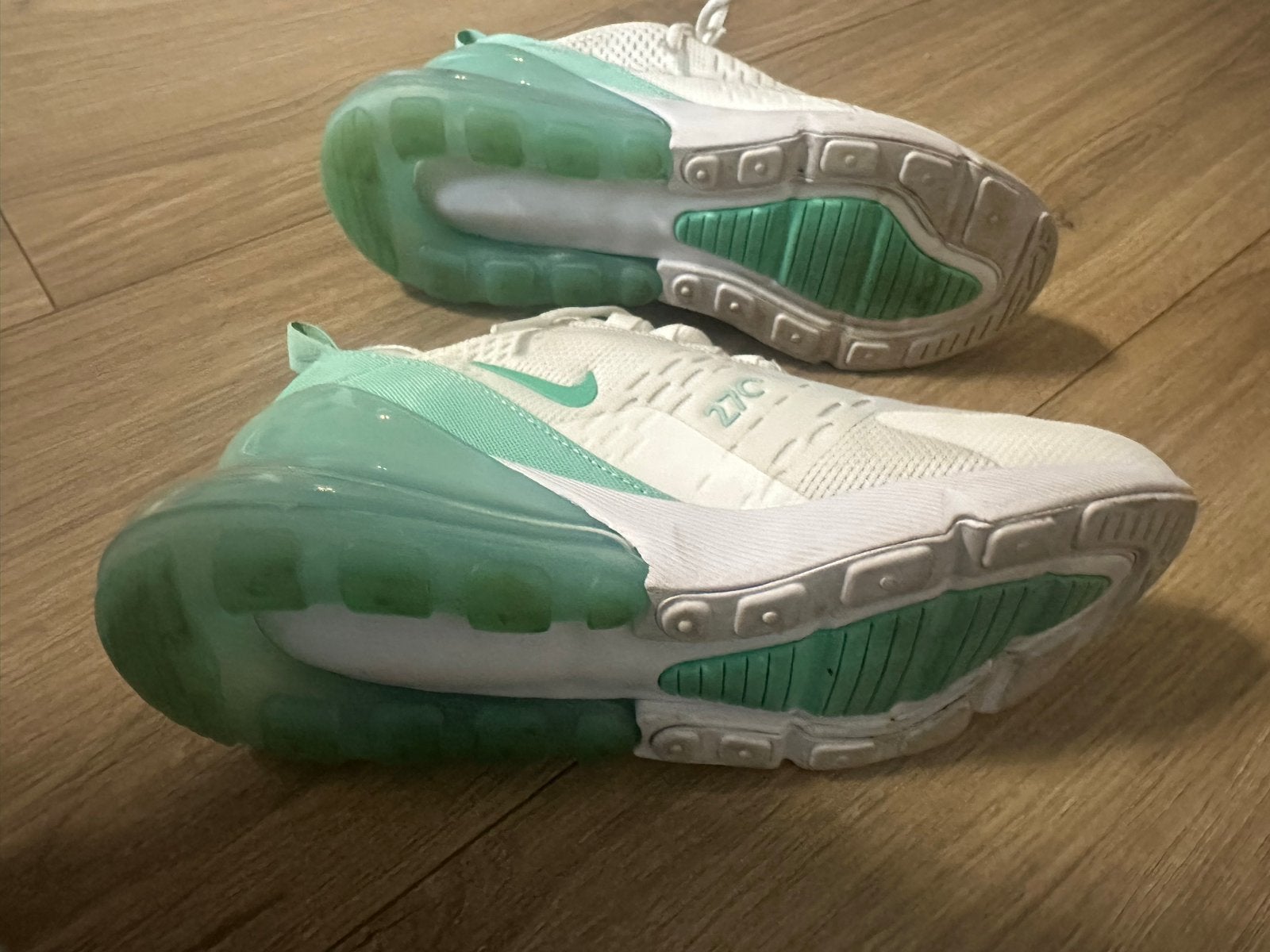 Nike Air Max 270 - Zo goed als nieuw, Wit, Ophalen of Verzenden, Sneakers of Gympen, Zo goed als nieuw