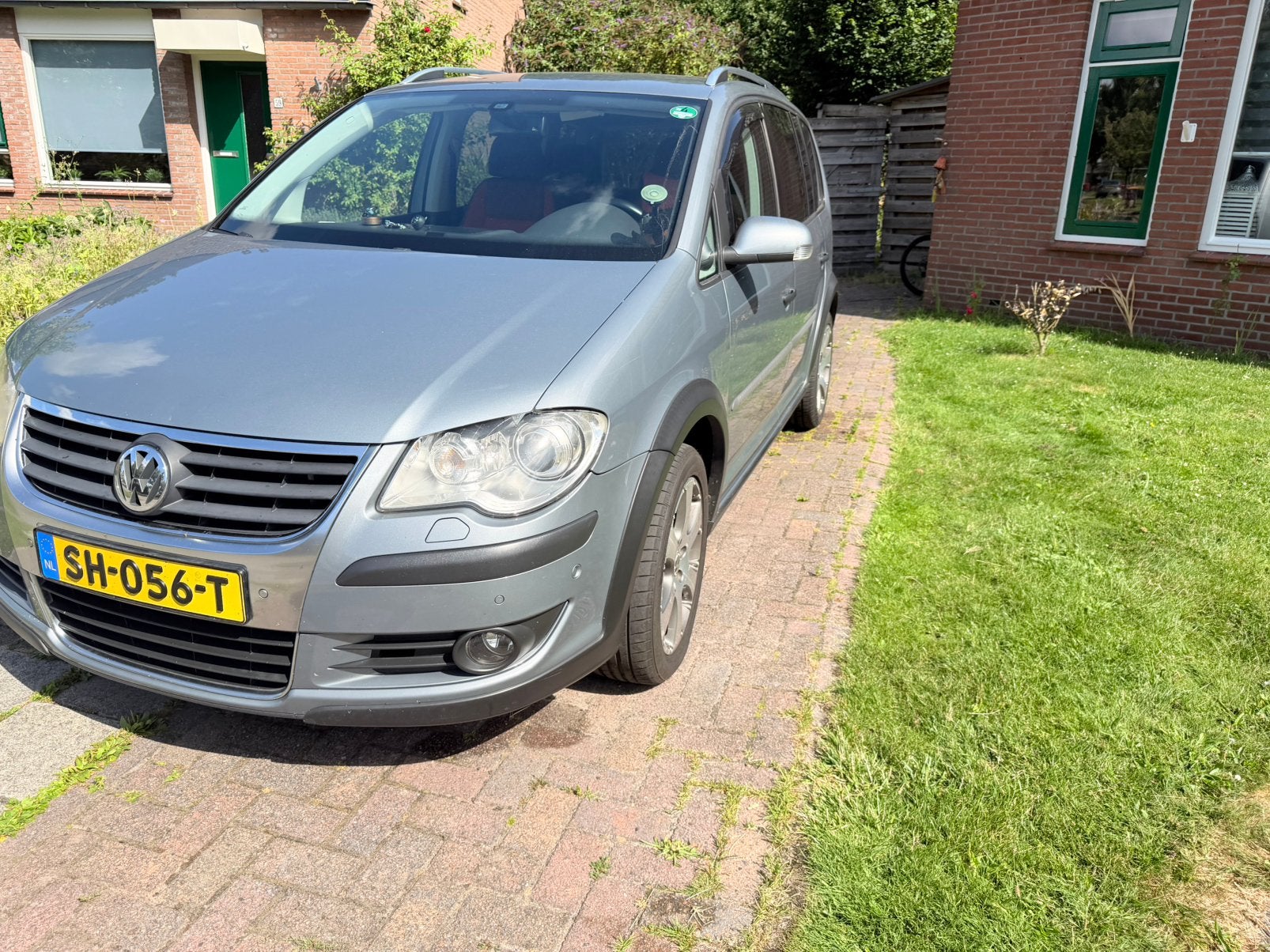 Volkswagen Touran 1.4 TSI 103KW Cross 2007 Grijs, 4 cilinders, 1553 kg, 7 stoelen, Handgeschakeld