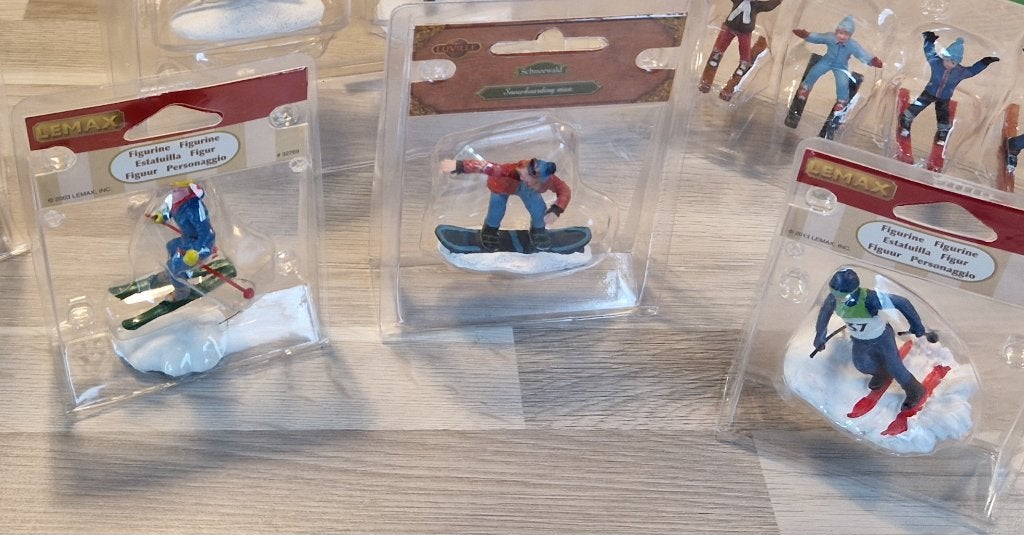 Lemax en Luville skiërs (3 stuks) NIEUW, Ophalen of Verzenden, Nieuw