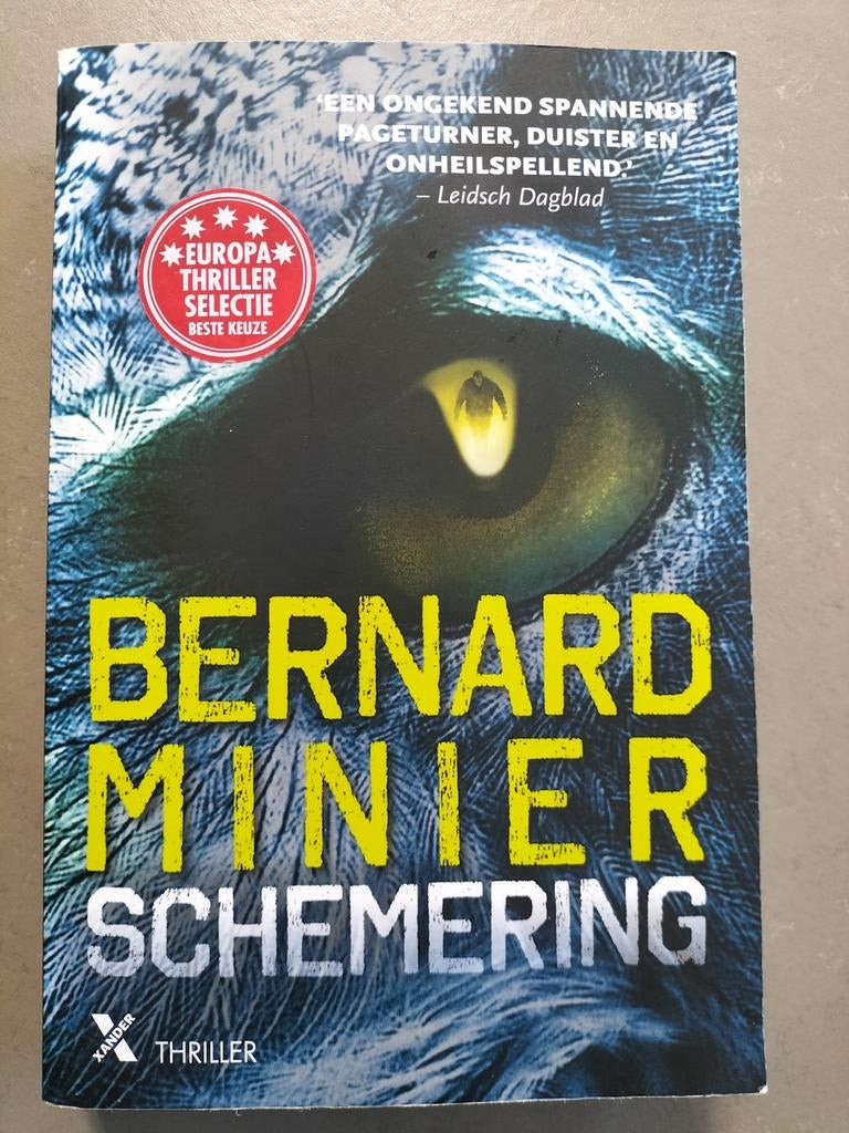 Bernard Minier - Schemering (Thriller), Boeken, Gelezen, Europa overig, Bernard Minier, Ophalen of Verzenden