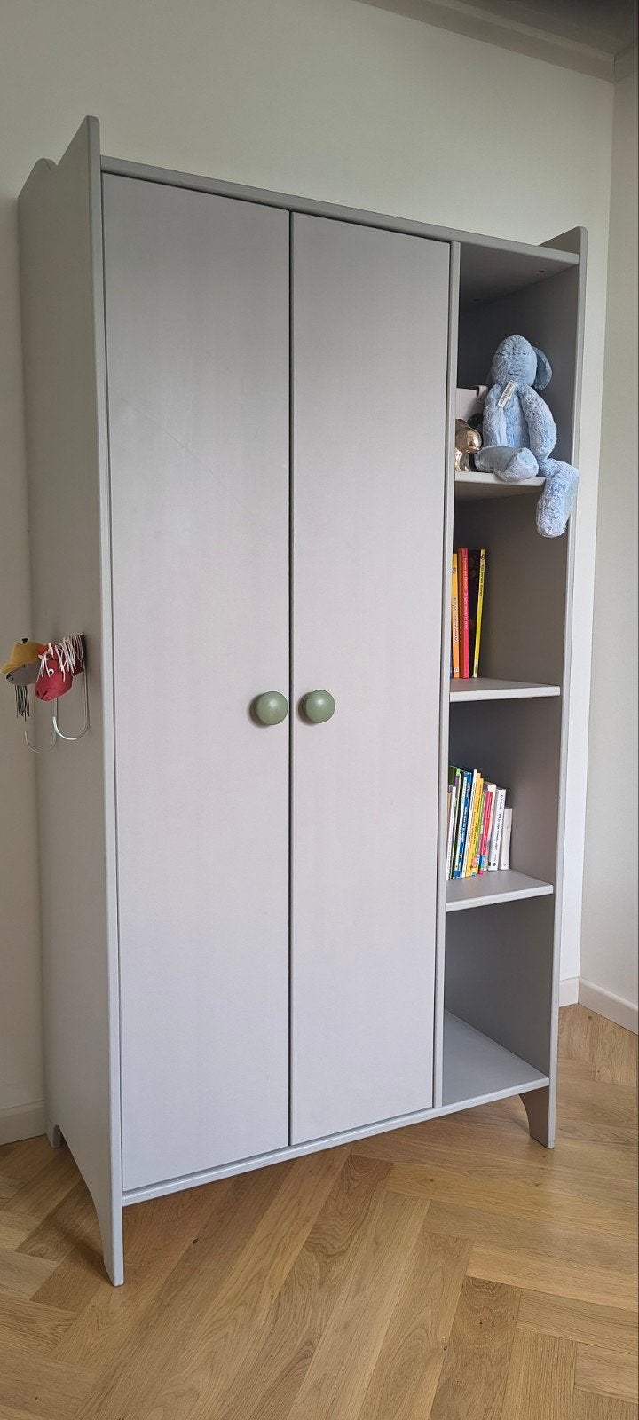 IKEA TROGEN Kledingkast - Lichtgrijs voor Kinderkamer, Ophalen, Gebruikt, Kast, 50 tot 70 cm