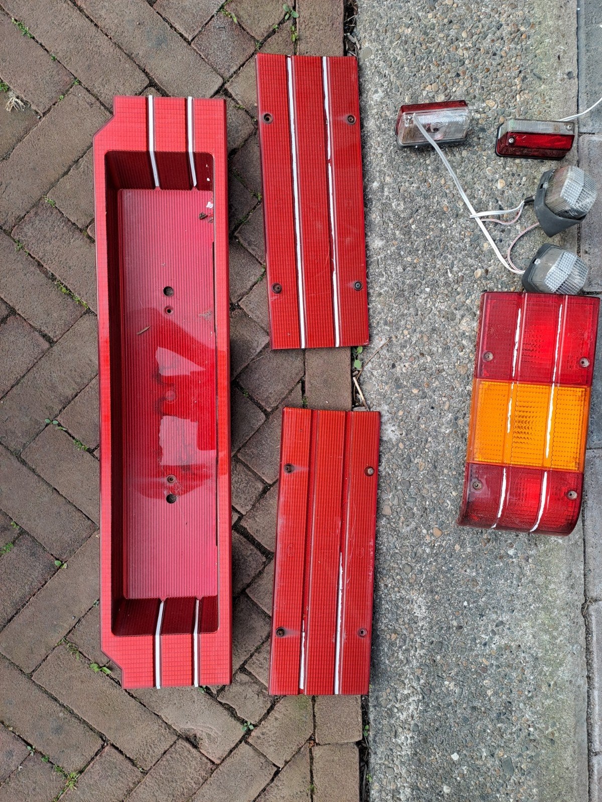 Diverse caravan verlichting en reflectoren, Ophalen