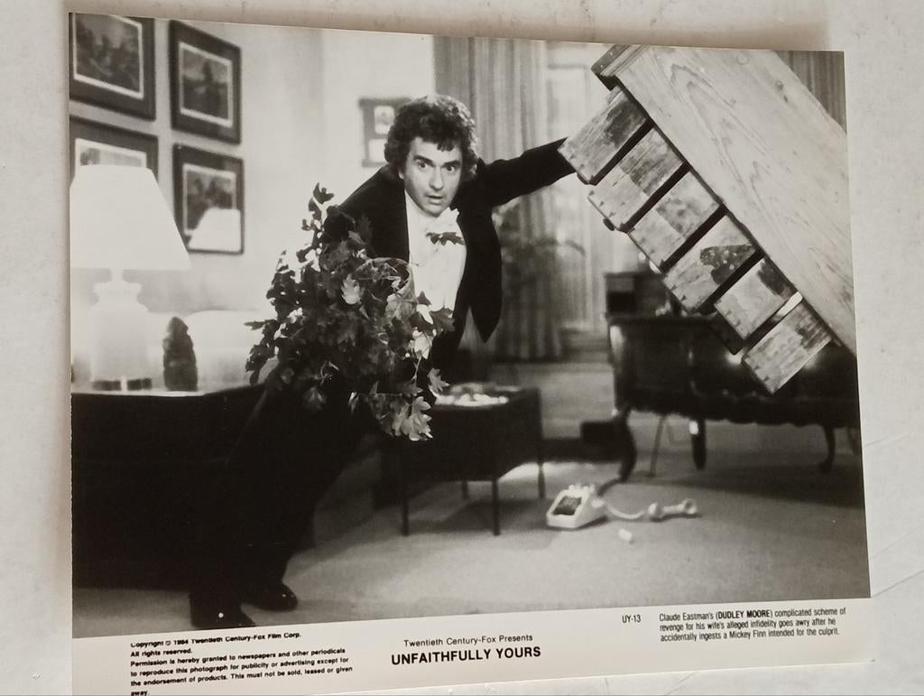 Unfaithfully Yours - Dudley Moore - Originele foto, Ophalen of Verzenden, Overige onderwerpen