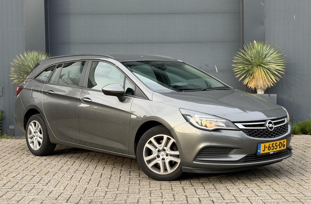 Opel Astra Sports Tourer 1.6 CDTI Innovation, Auto's, Opel, Gebruikt, 4 cilinders, Diesel, 140 €/maand