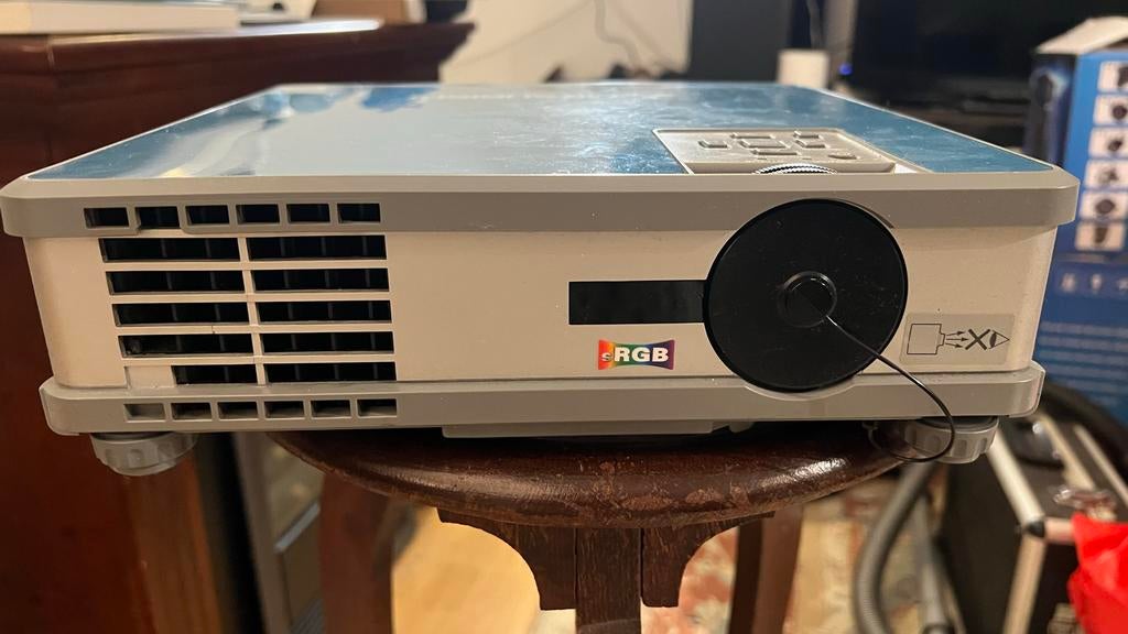 Mitsubishi Projector - Compacte en Betrouwbare Beamer, Audio, Tv en Foto, Beamers, Ophalen, Zo goed als nieuw, DLP, Overige resoluties