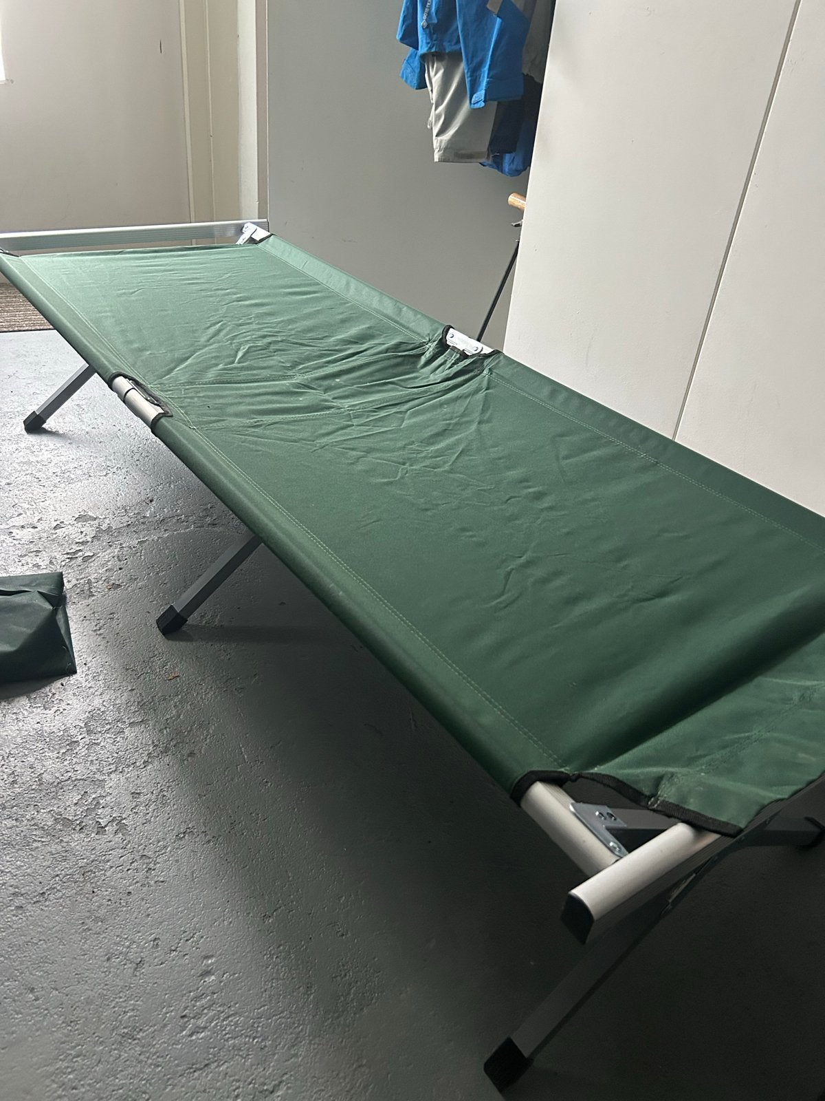 Opvouwbaar veldbed / stretcher - Ideaal voor kamperen, Caravans en Kamperen, Ophalen, Zo goed als nieuw