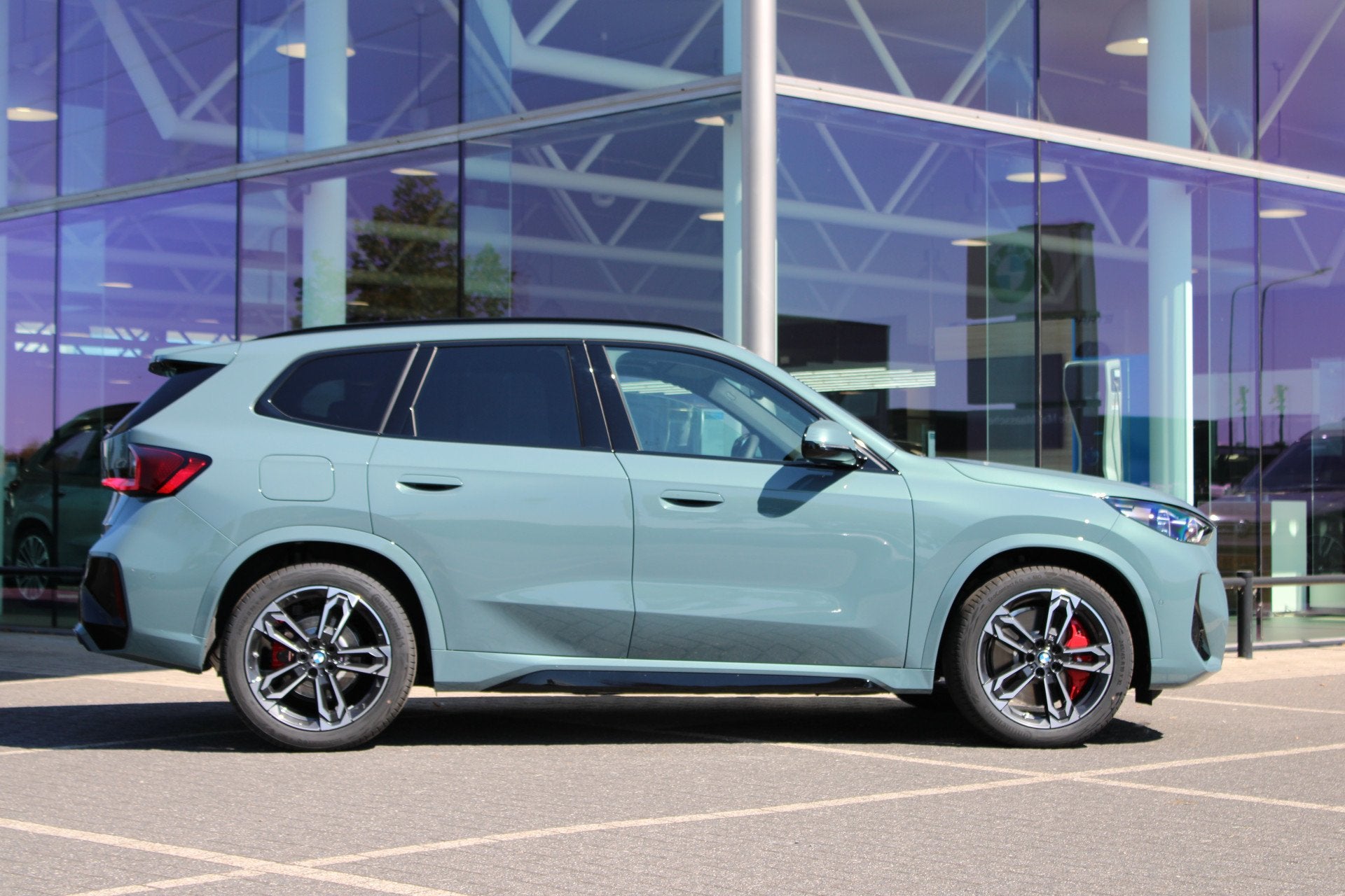 BMW X1 xDrive25e / Trekhaak / Panoramadak / Sportstoelen / C, Auto's, Dealer onderhouden, Met garantie (alle), Bedrijf, Hybride Elektrisch/Benzine