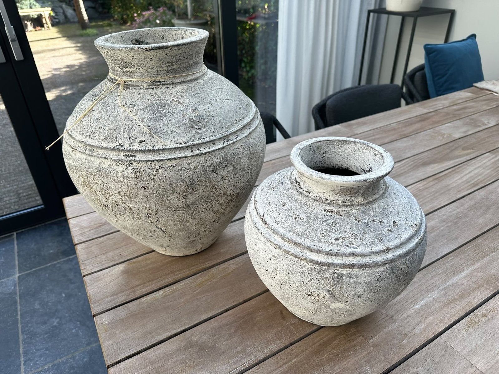 Set van 2 Grote Stenen Kruiken - Crème/Grijs/Bruin, Ophalen, Zo goed als nieuw, Grijs, Steen/keramiek