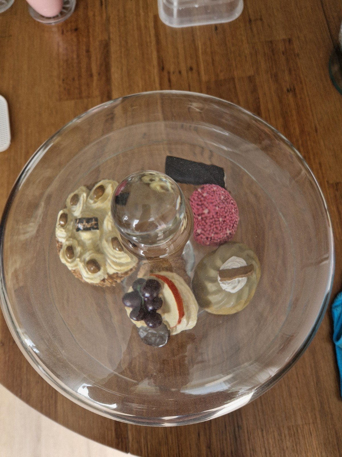 glazen taartstolp met nep gebakjes, Ophalen, Rechthoekig, Glas