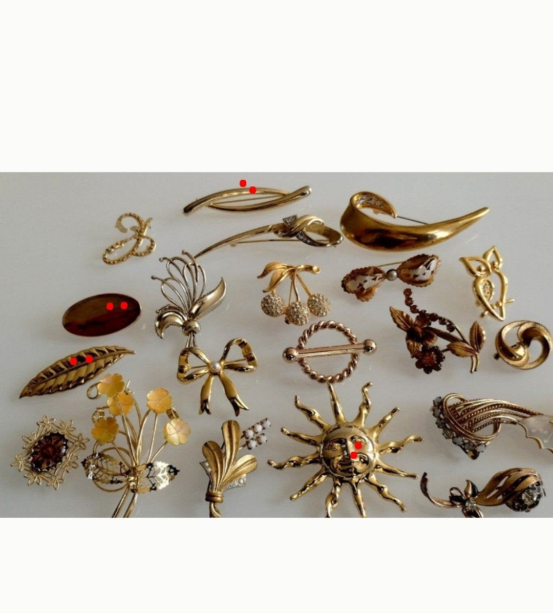 broches met enkele verguld en gouden letter! 14 karaat, Ophalen of Verzenden, Goud, Overige materialen