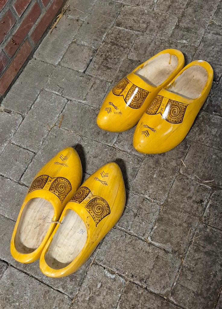 2 paar gele klompen maat 28 (45), Ophalen of Verzenden, Nieuw, Heren, Schoenen