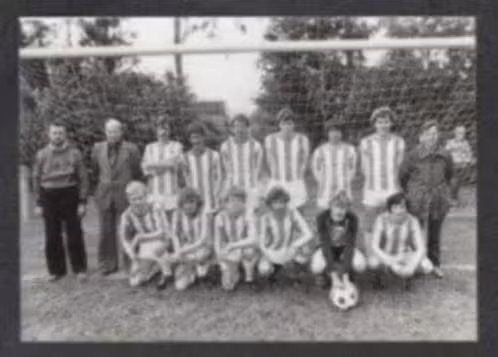 Foto Jistrum Friesland Voetbalelftal VV Jistrum 1981., 1980 tot heden, Foto, Ophalen of Verzenden, Zo goed als nieuw