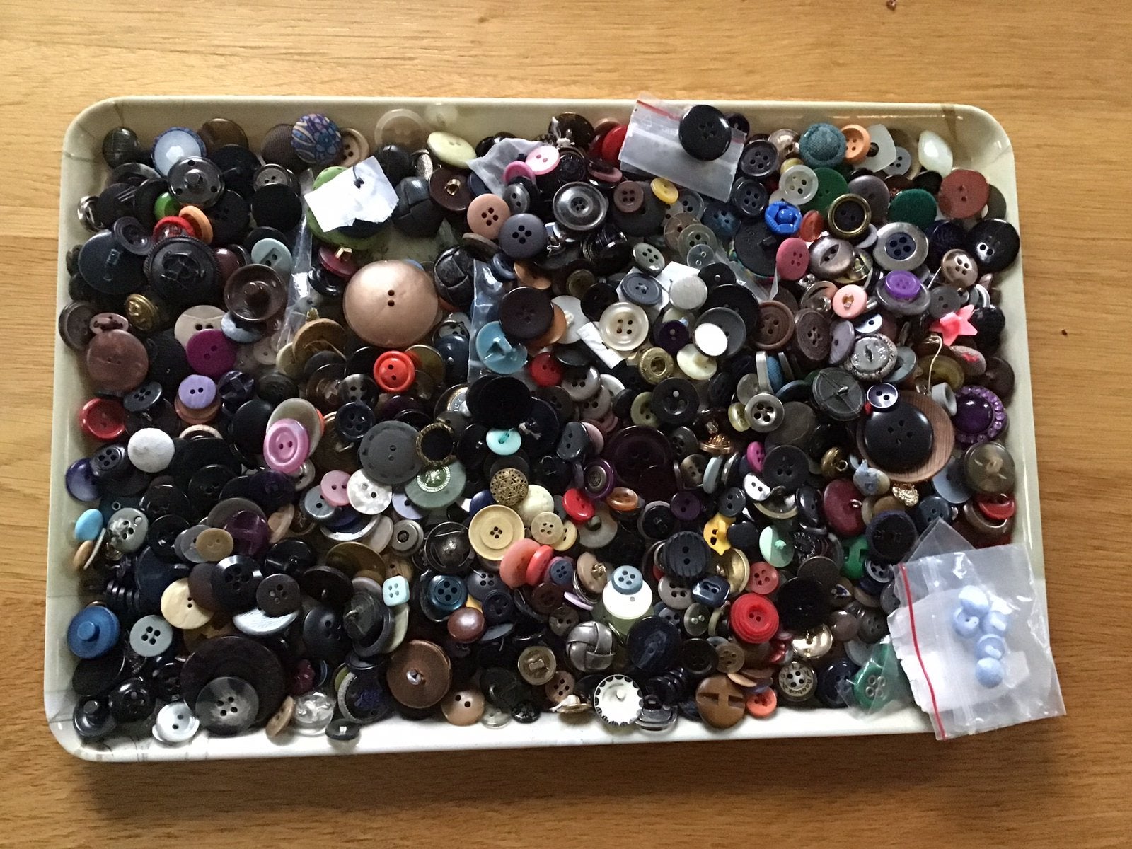 Knoopjes in allerlei maten en kleuren,voor hobbyist, Gebruikt, Meerkleurig, Ophalen of Verzenden, Geschikt voor stof