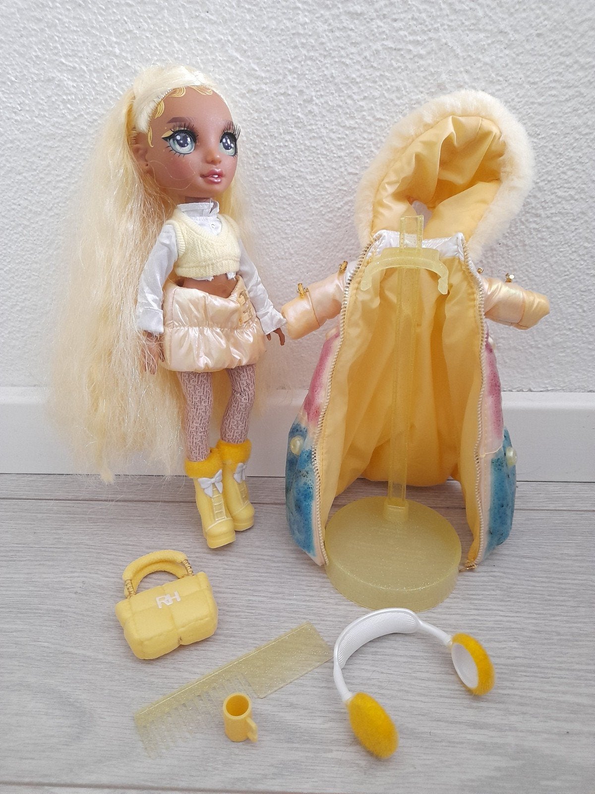 Rainbow High pop - Sunny Madison met accessoires, Ophalen of Verzenden, Zo goed als nieuw, Overige typen
