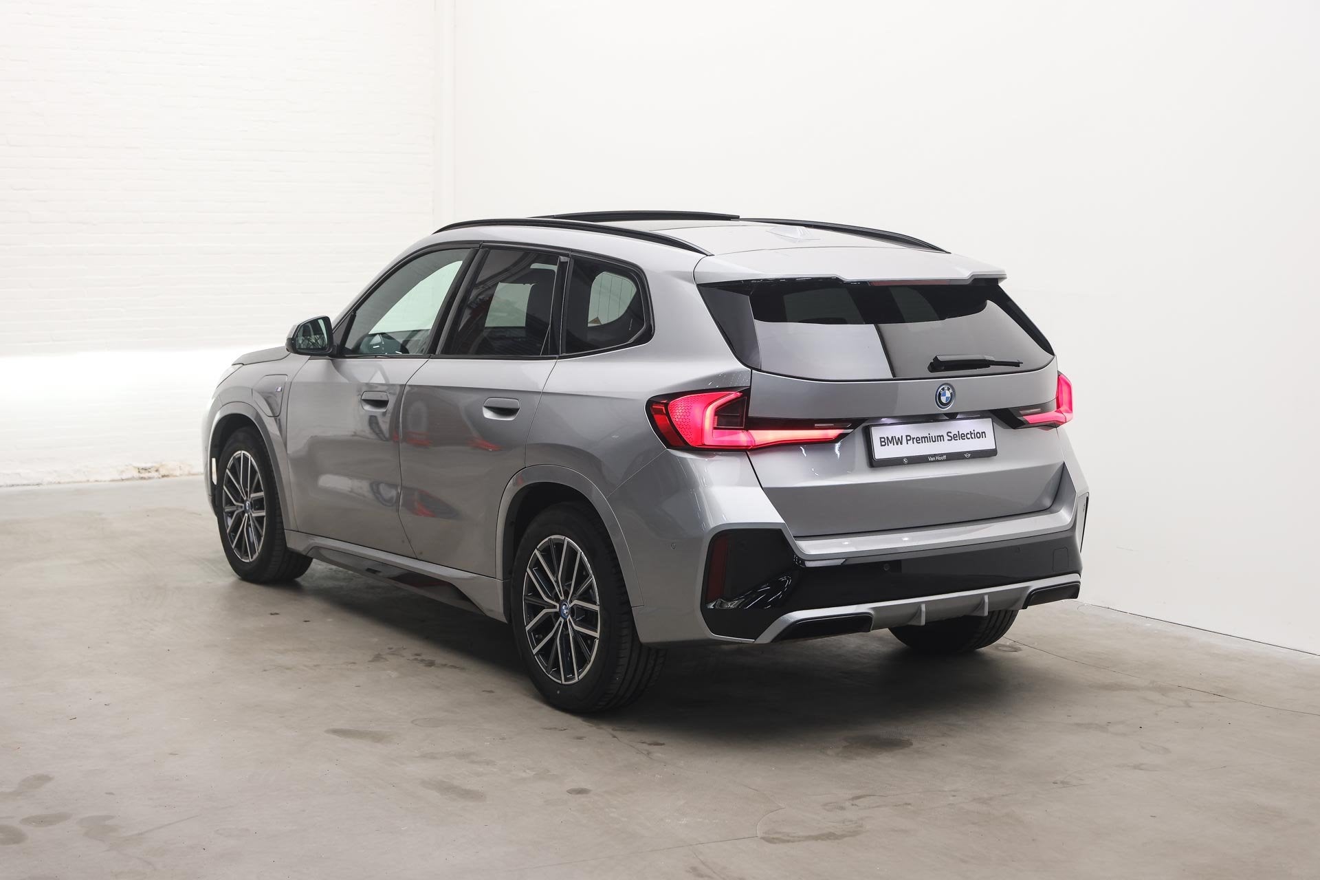 BMW X1 xDrive25e High Executive M Sport Automaat / Panoramad, Dealer onderhouden, Gebruikt, Zwart, Bedrijf