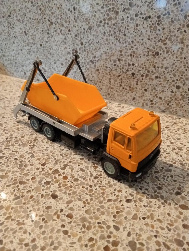 Mercedes-Benz Kipper Vrachtwagen Model - Oranje, Overige merken, Gebruikt, 1:32 tot 1:50, Ophalen of Verzenden