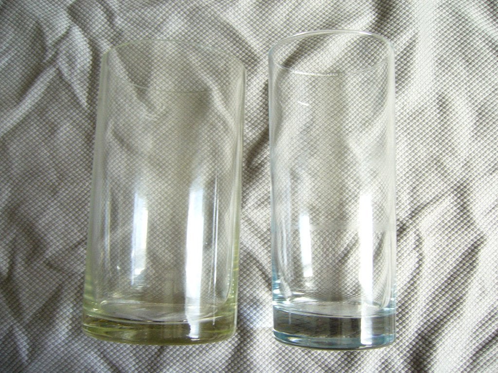 2 samen 0,95 vazen 18 20 cm hoog vaasjes vaas vaasje, Huis en Inrichting, Woonaccessoires | Vazen, Ophalen, Zo goed als nieuw