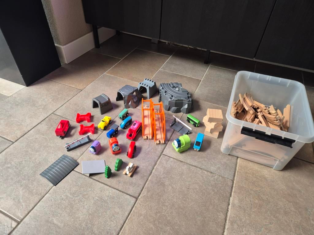 Houten treinbaan met accessoires, Ophalen