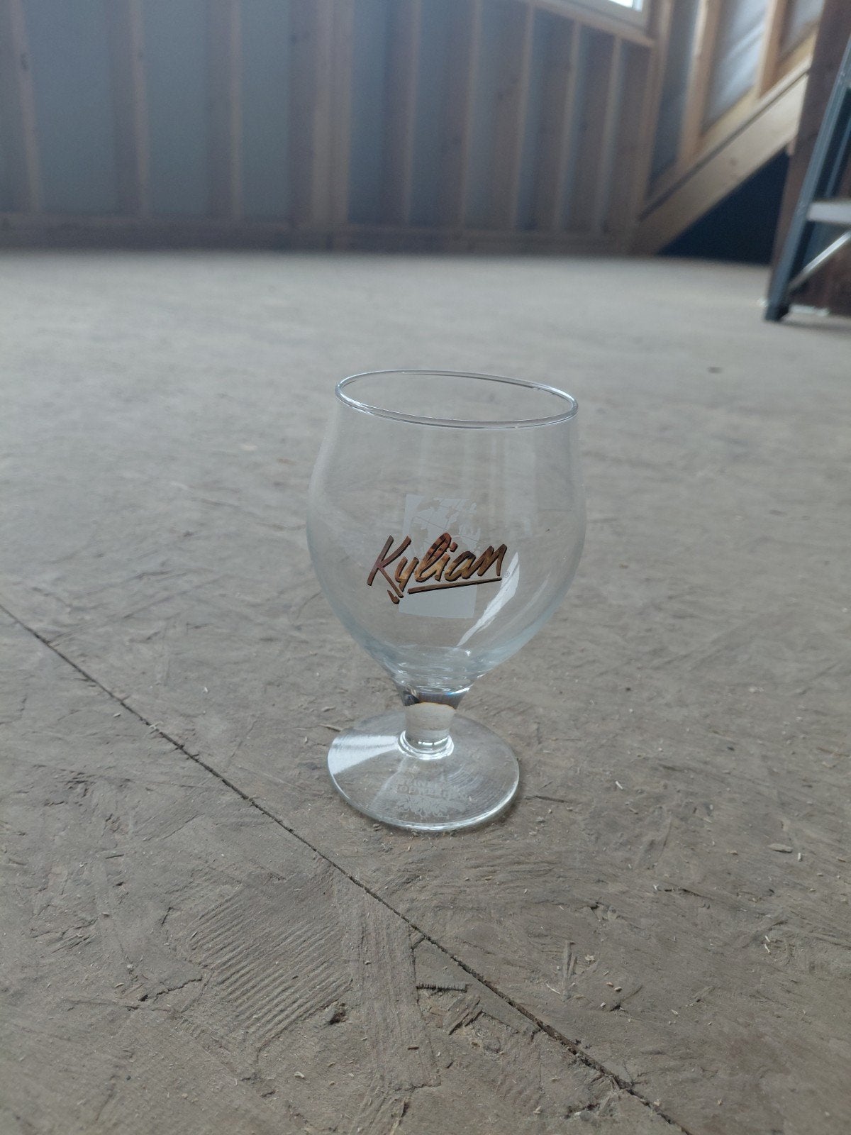Heineken Kylian bierglas op voet, Verzamelen, Glas en Borrelglaasjes, Ophalen of Verzenden, Zo goed als nieuw, Bierglas
