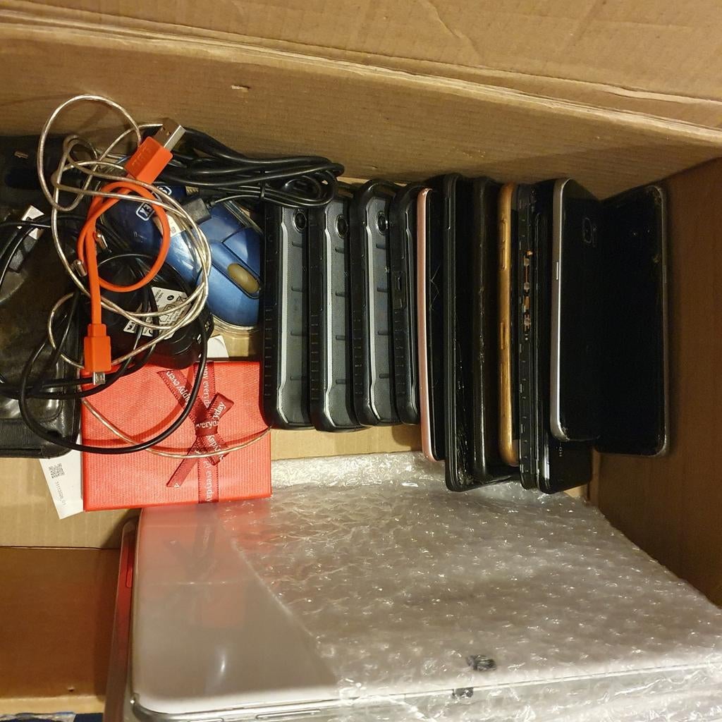Partij diverse telefoons, laptops, tablets en accessoires, Ophalen of Verzenden, Niet werkend