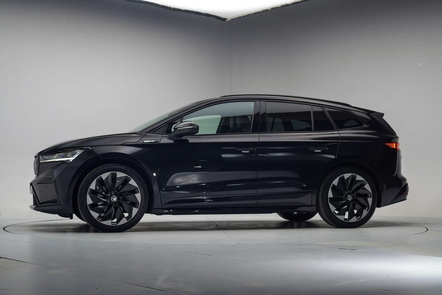 Skoda Enyaq iV 60 Sportline 3-Fase [ Trekhaak Navi Half-lede, Auto's, Skoda, Automaat, 0 cilinders, Gebruikt, 1865 kg