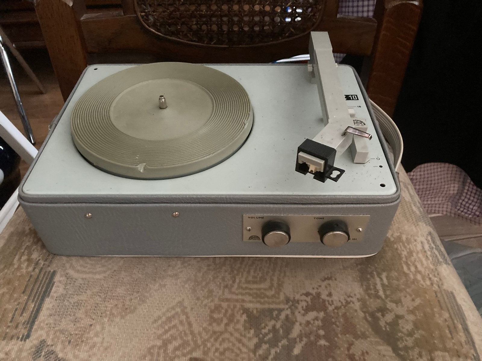 Platenspeler antiek. Voor de liefhebber. Nostalgie.