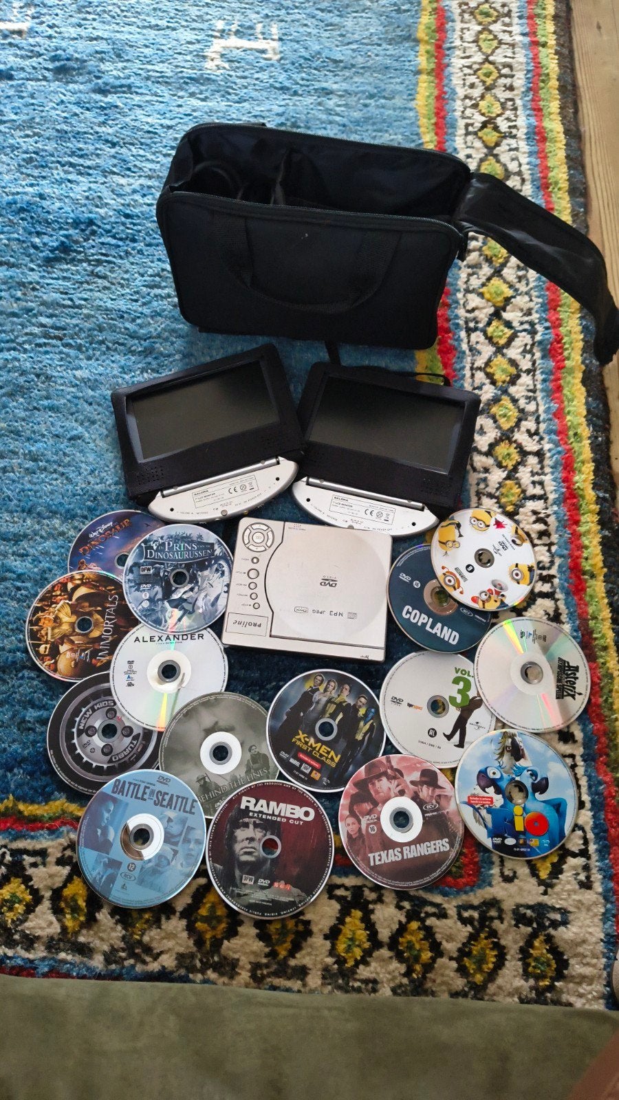 Draagbare DVD-spelers met diverse films en tas, Alle leeftijden, Ophalen of Verzenden, Gebruikt, Inclusief doosje