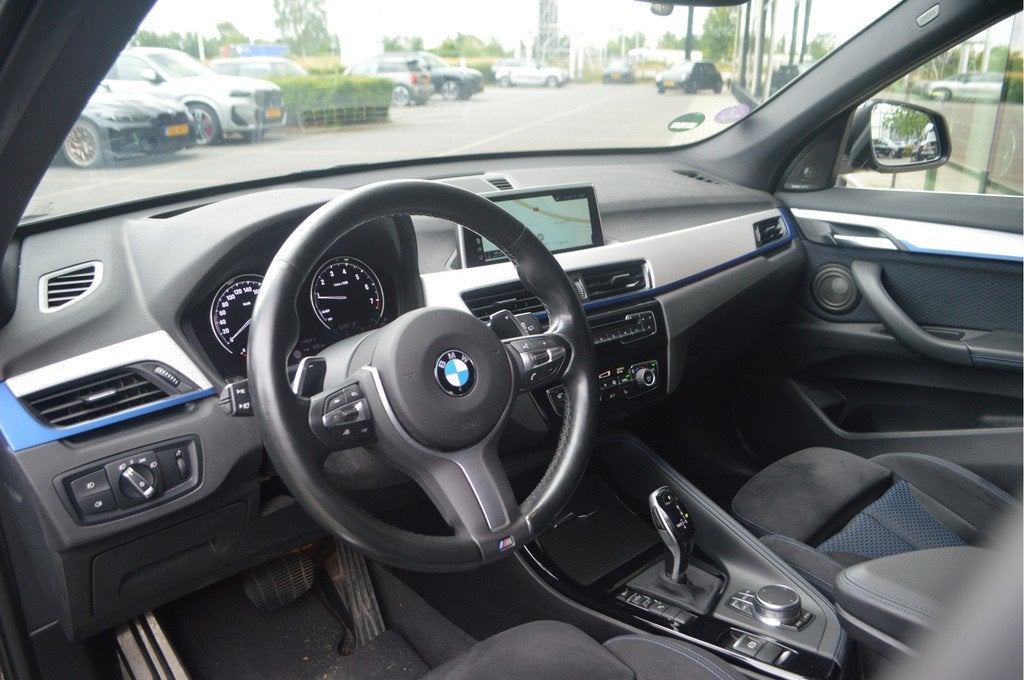 BMW X1 sDrive20i M Sport Automaat / Sportstoelen / Achteruit, 1998 cc, Leder en Stof, Bedrijf, SUV of Terreinwagen
