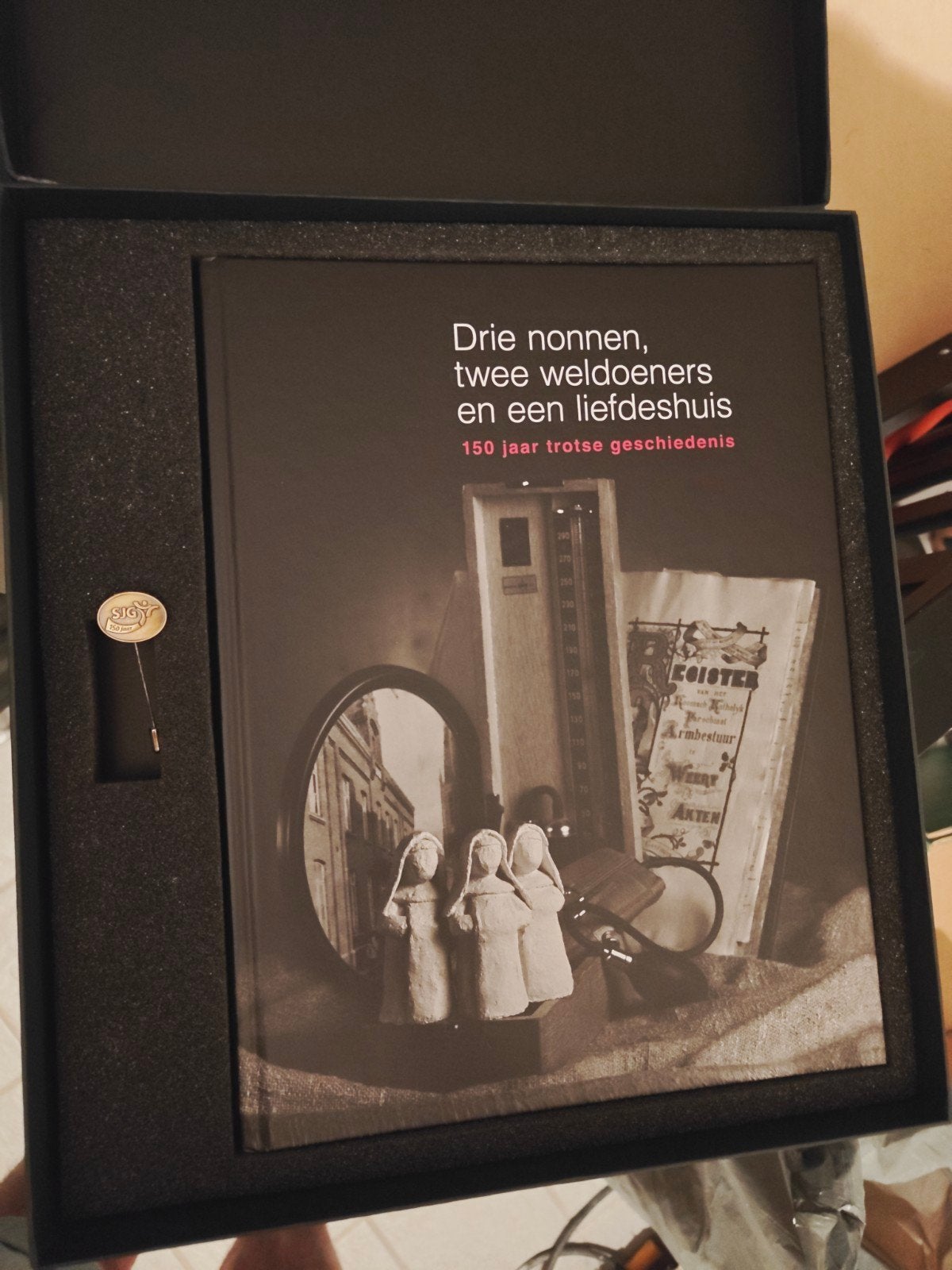 Drie nonnen, twee weldoeners en een... 150 jaar SJ, Ophalen of Verzenden