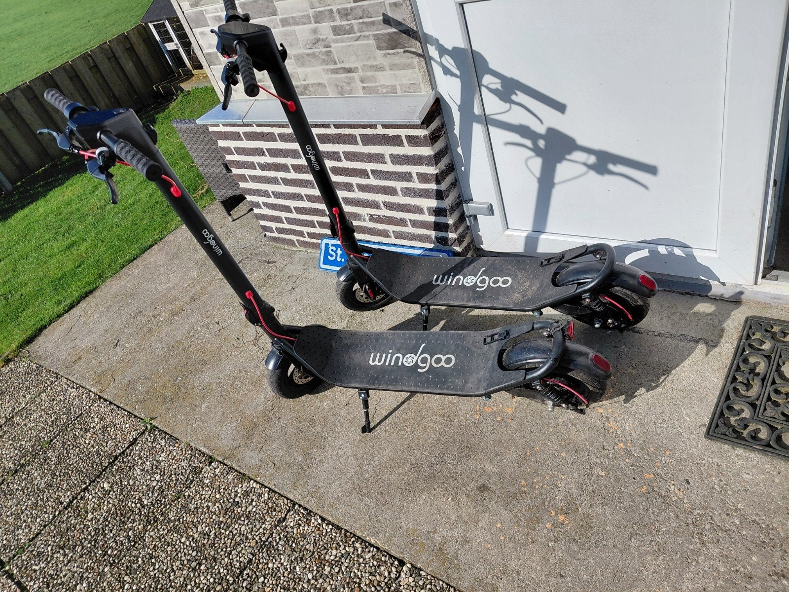 TE KOOP 2 ELEKTRISCHE STEPJES WINDGOO, Fietsen en Brommers, Ophalen, Elektrische step (E-scooter)