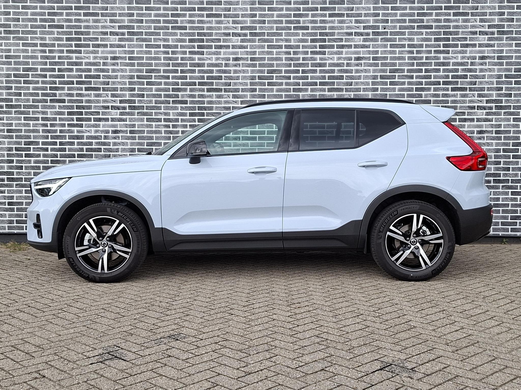 Volvo XC40 2.0 B4 Plus Dark | Trekhaak | Harman Kardon Audio, Auto's, Volvo, Gebruikt, Euro 6, 4 cilinders, Origineel Nederlands