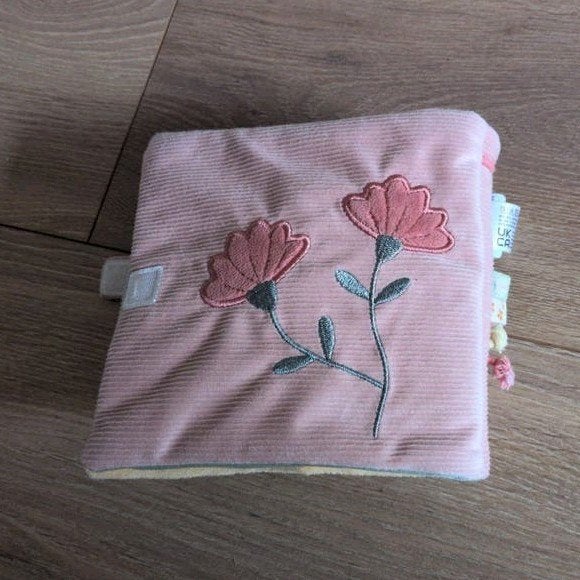 Roze activiteitenboekje Little Dutch, Ophalen of Verzenden, Zo goed als nieuw