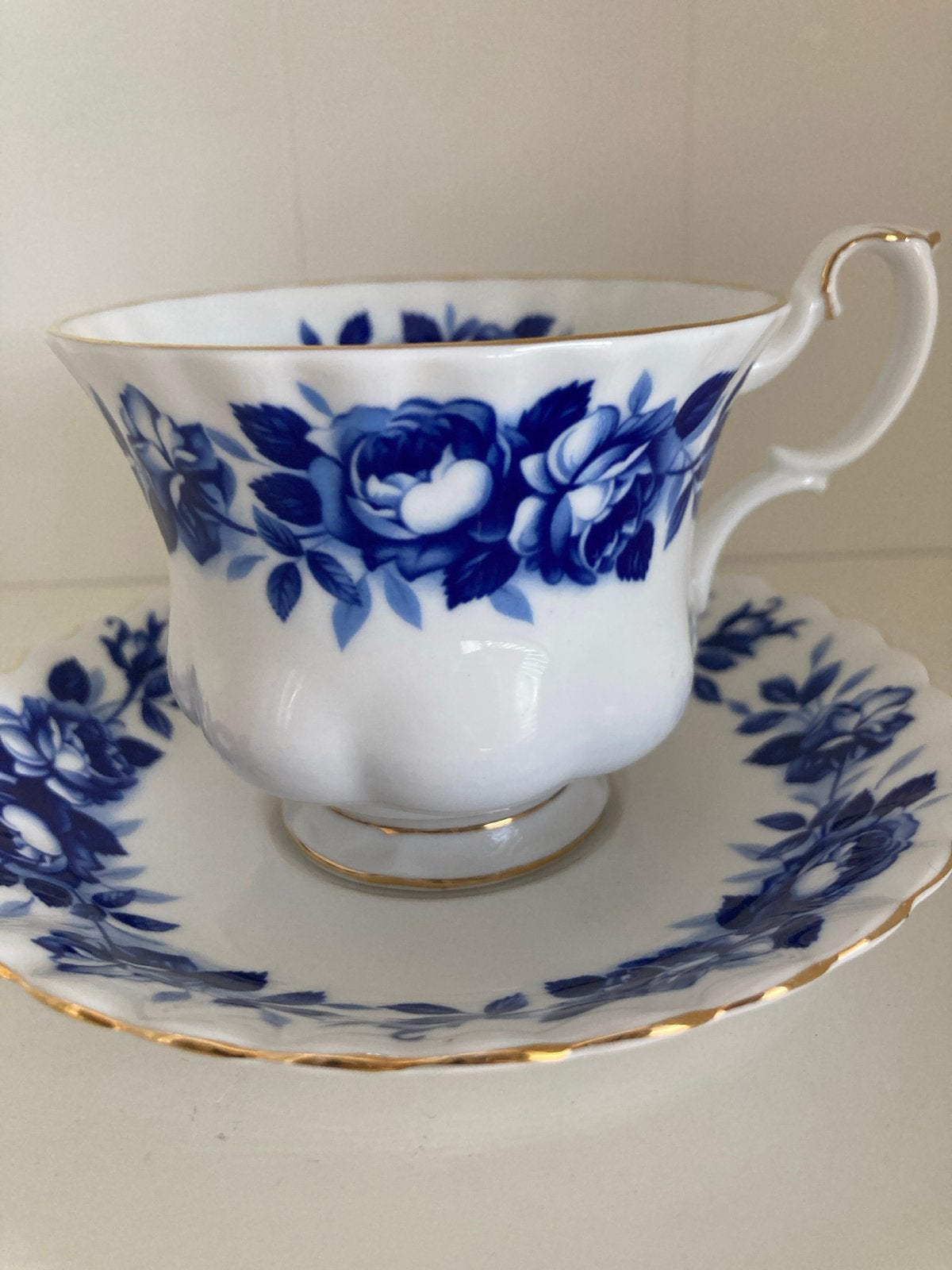 Royal Albert Aristocrat heren kopje kobaltblauwe rozen, Verzenden