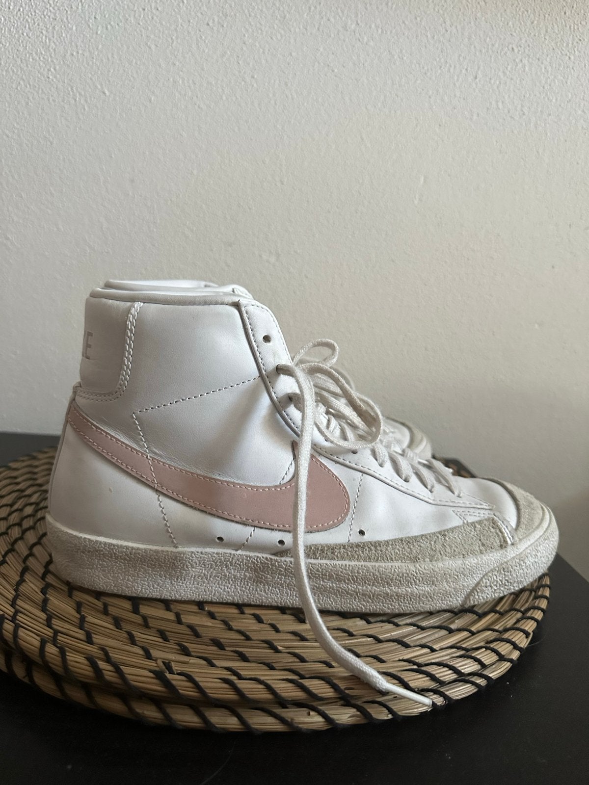 Nike Blazer Mid '77 Vintage sneakers wit/roze, Wit, Ophalen of Verzenden, Sneakers of Gympen, Zo goed als nieuw