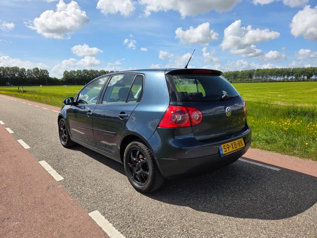 Volkswagen Golf 5 1.6 AIRCO RNS510 KETTING-VV!NW-APK! NAP NL, Voorwielaandrijving, 4 cilinders, Sound system, Origineel Nederlands