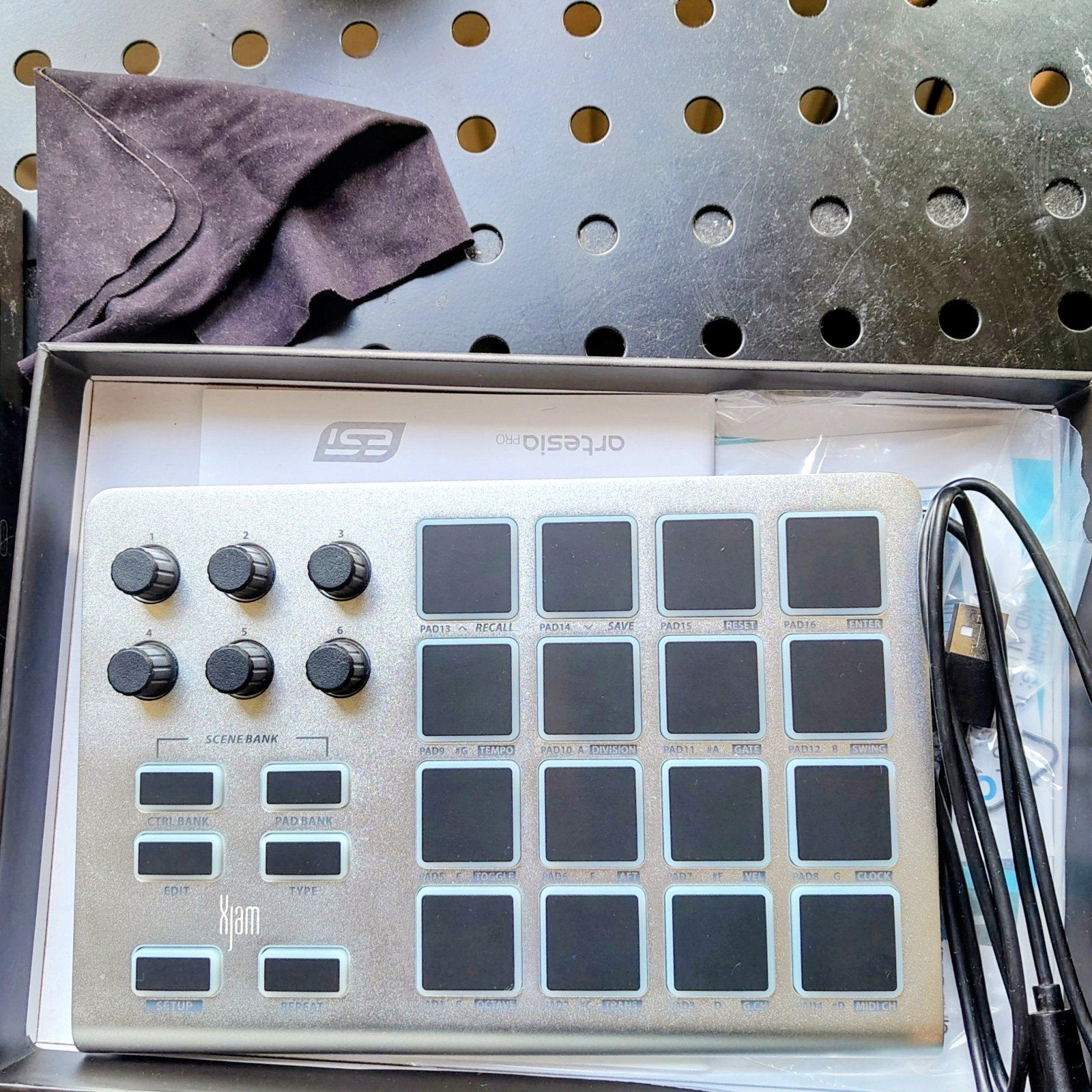 Pad MIDI Controller Artesia XJam, Ophalen of Verzenden, Artesia, Alkurop@gmail.com, Churchill laan