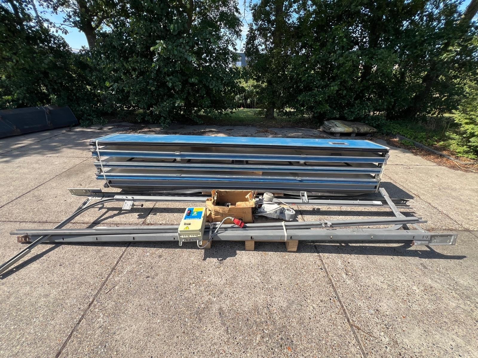 Crawford Garagedeur - Paneeldeur met rails en motor, Ophalen, Gebruikt, Garagedeur, Metaal