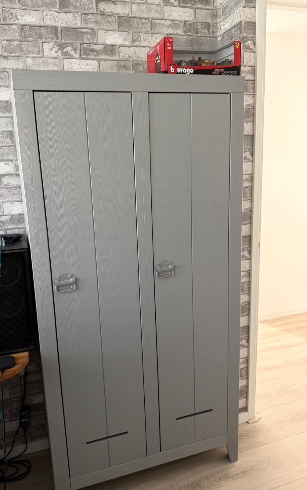 Woood kledingkast betongrijs, Huis en Inrichting, Kasten | Kledingkasten, Ophalen, Met deur(en), Locker/klassiek, 50 tot 100 cm