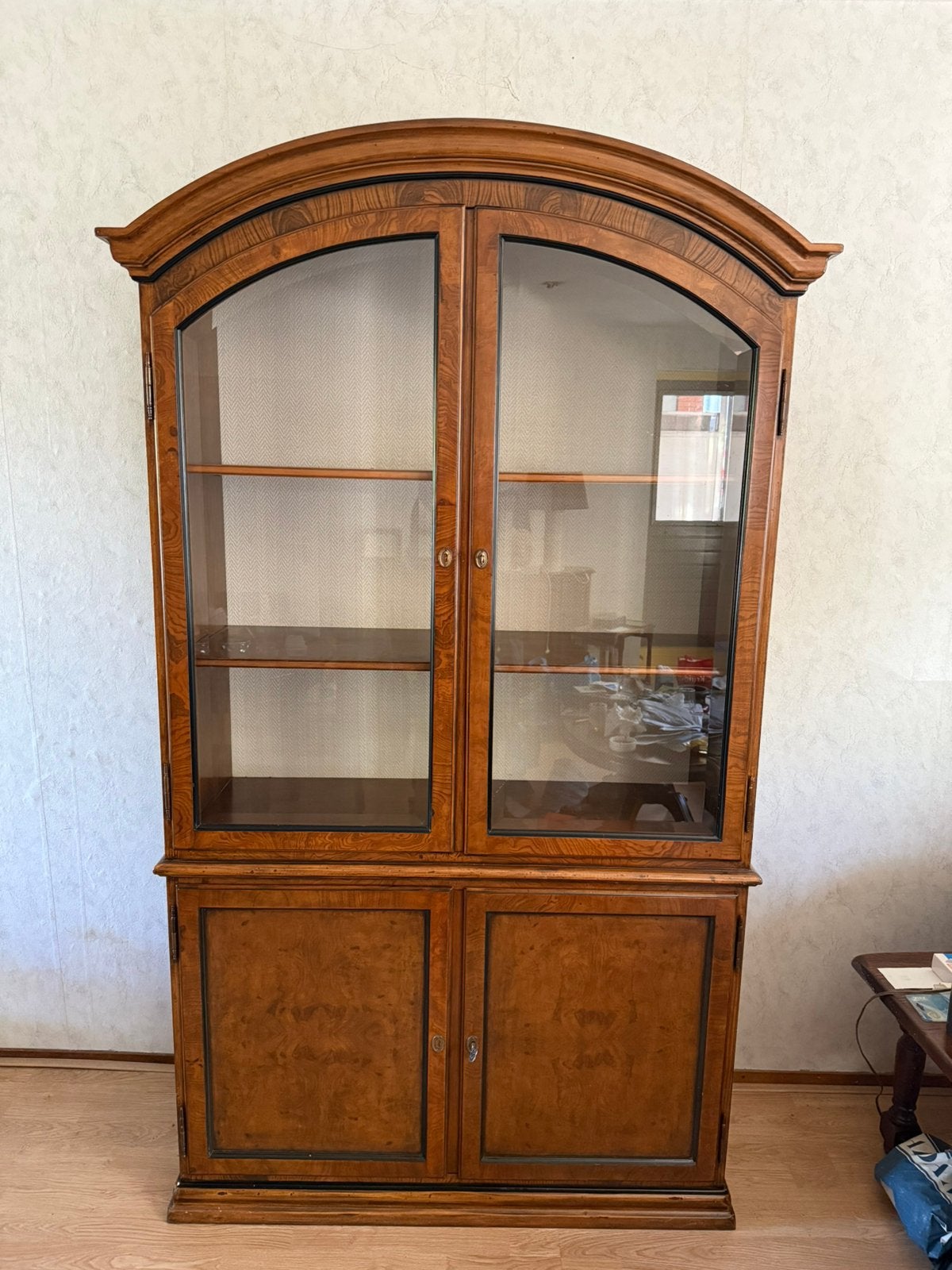 Prachtige vitrinekast / servieskast 208 cm hoog, Huis en Inrichting, Ophalen, Zo goed als nieuw, 25 tot 50 cm, 200 cm of meer