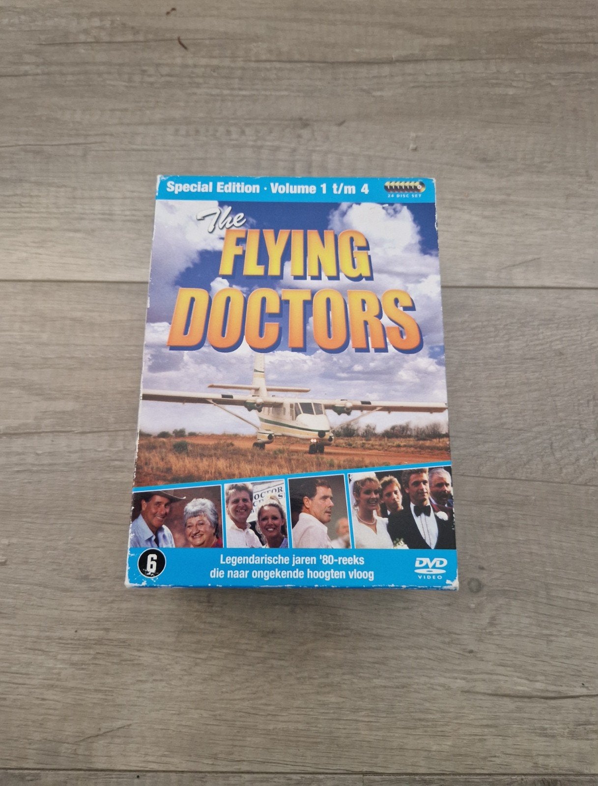 Dvd film box flying doctors seizoen 1 tm 4 serie special, Vanaf 12 jaar, Ophalen of Verzenden, Zo goed als nieuw