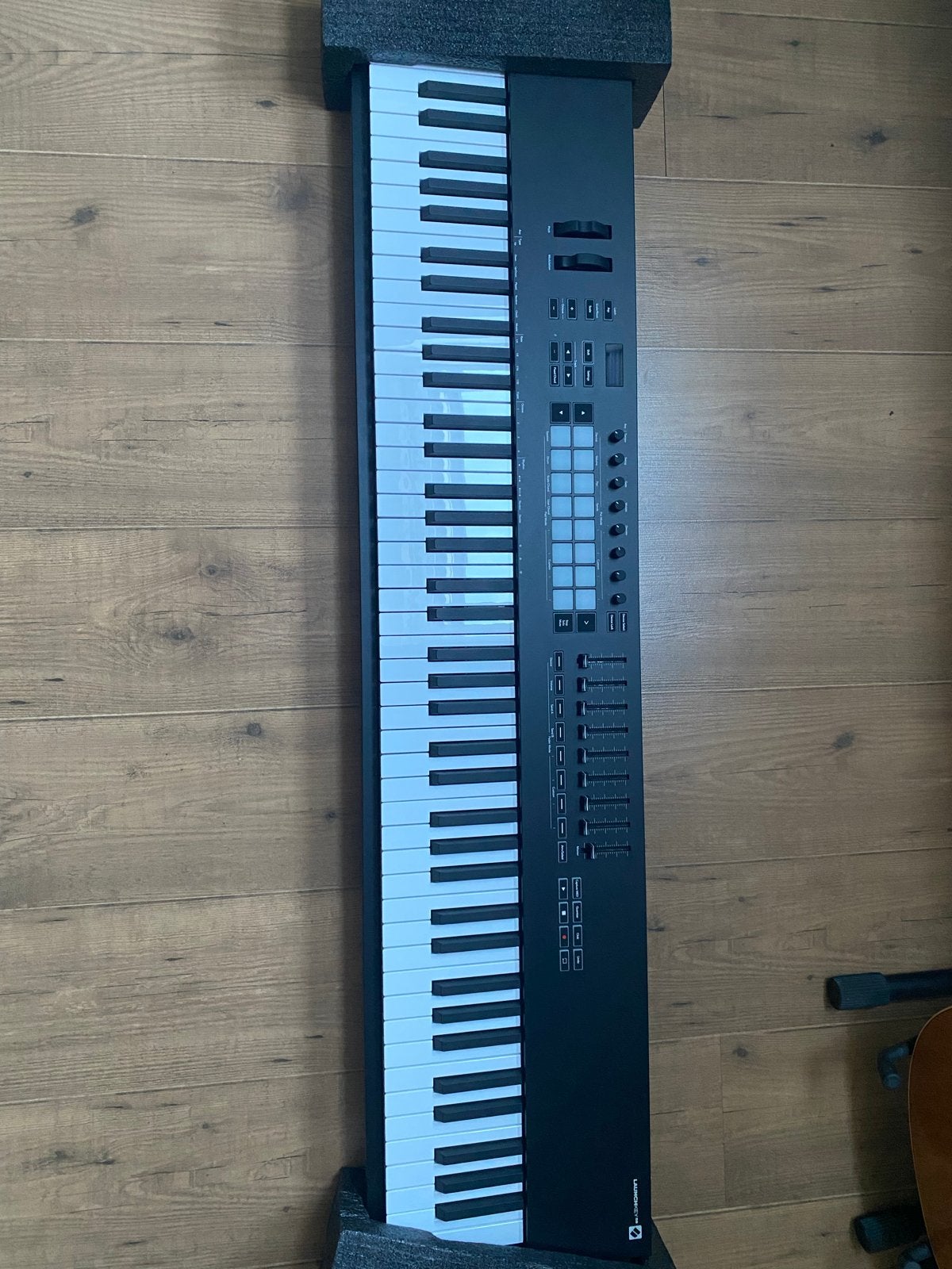 Novation Launchkey 88 MIDI-keyboard - Zo goed als nieuw, Muziek en Instrumenten, Keyboards, 88 toetsen, Zo goed als nieuw, Aanslaggevoelig