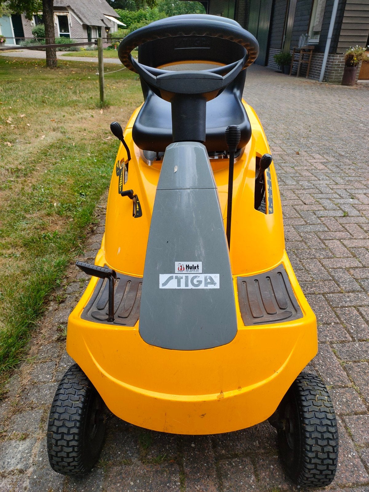 Stiga zitmaaier met opvangbak - Uitstekende staat!, Tuin en Terras, Zitmaaiers, Ophalen, Gebruikt, Stiga zitmaaier, Versnellingen