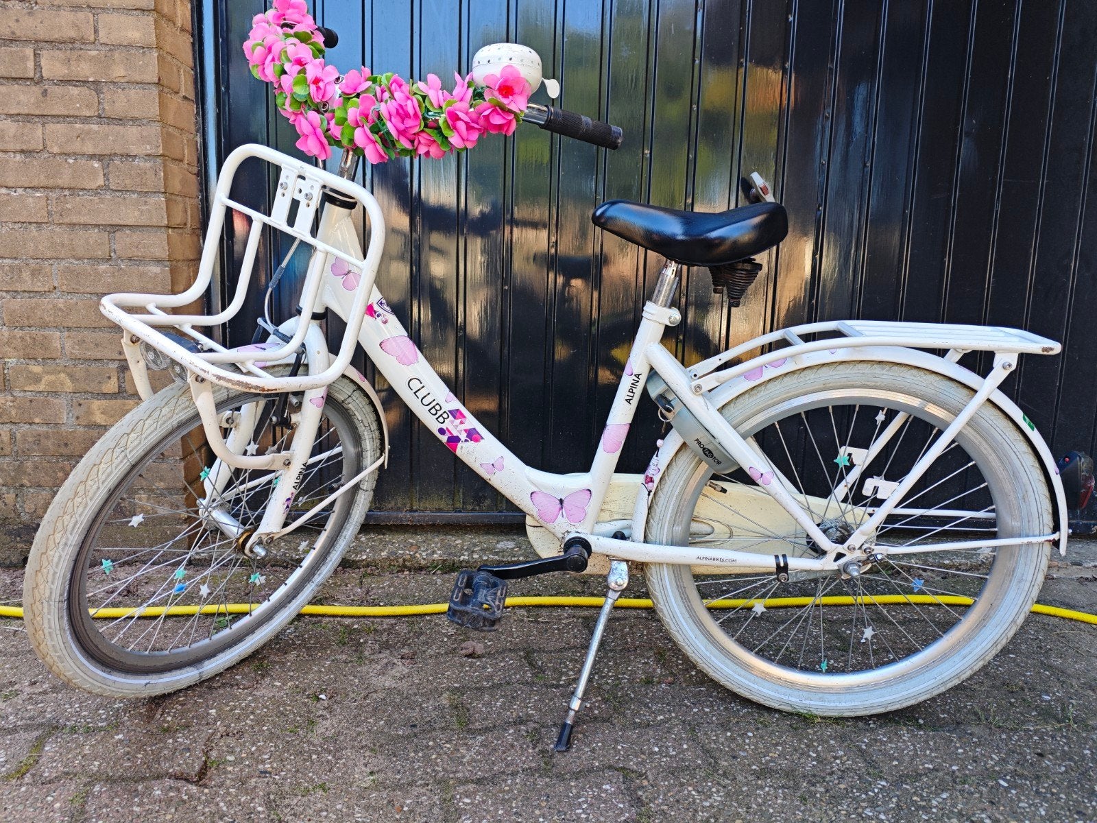 Alpina Clubb Meisjesfiets 22 inch - Wit met Roze Details, Ophalen, 22 inch, Gebruikt, Velgrem