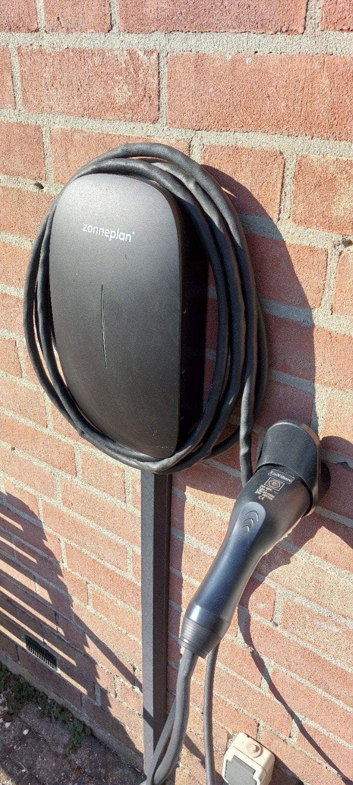 Zonneplan charge 2 laadpaal met 7.5 meter vaste laadkabel, Ophalen, Zo goed als nieuw, Laadpaal en Laadkabel